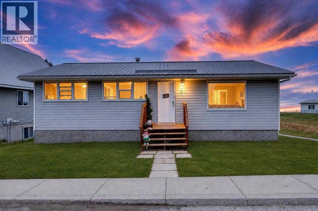 201 1 Avenue, Torrington, Alberta