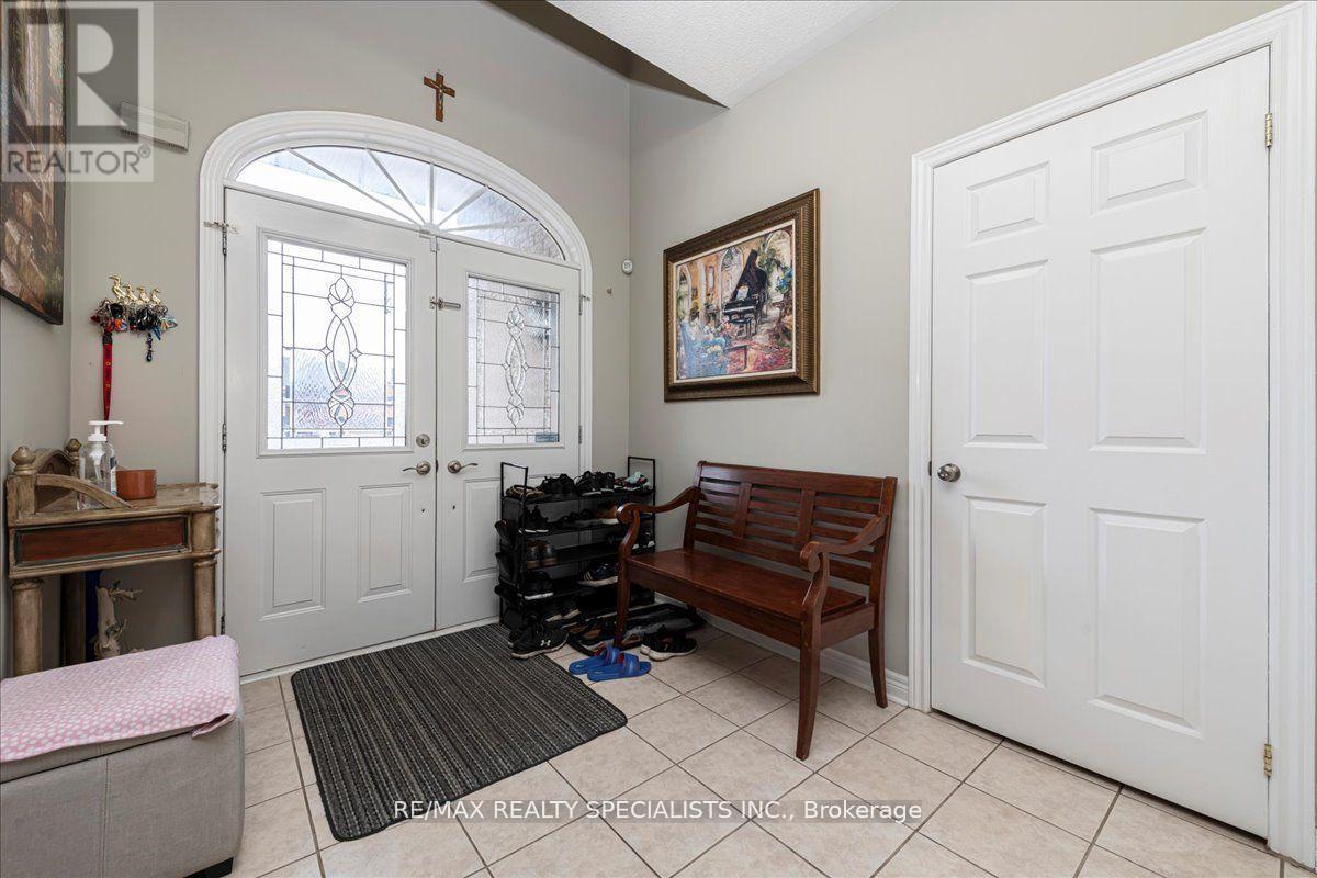 1165 Mitchell Court, Innisfil, Ontario  L9S 5A5 - Photo 5 - N13678642