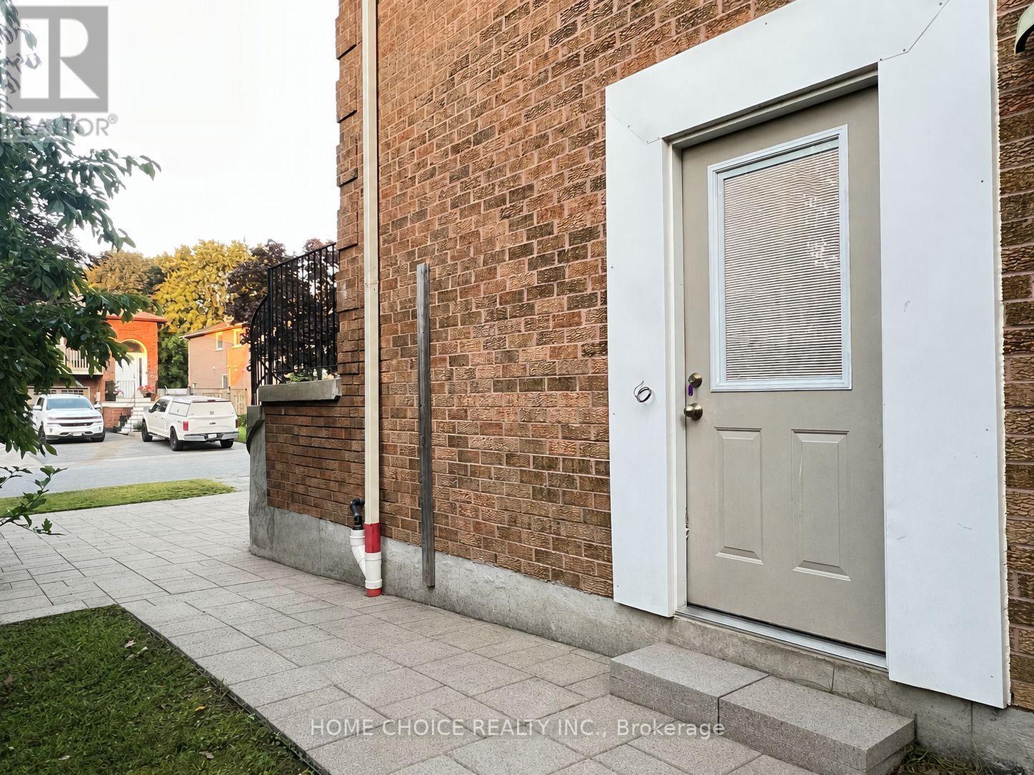 Unit 1 (First Floor) - 30 Porritt Street, Barrie, Ontario  L4N 6Y3 - Photo 2 - S13678678