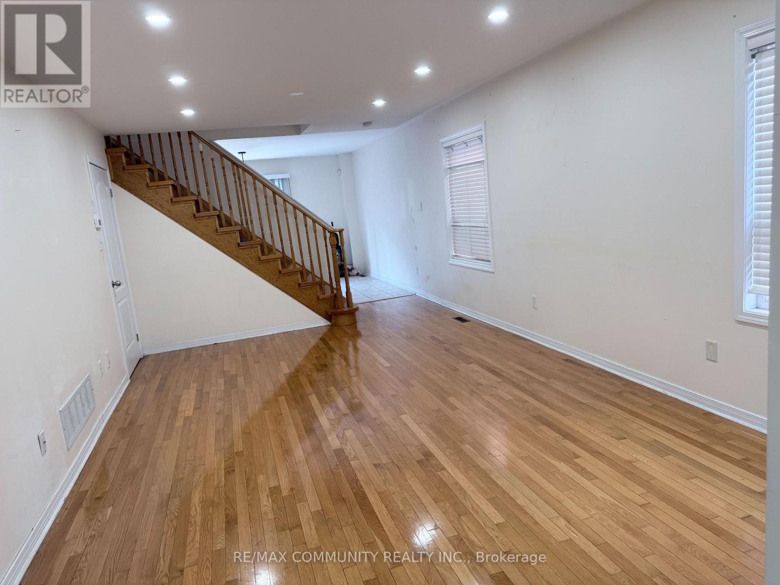 26 Grosbeak Crescent, Toronto, Ontario  M1X 1X1 - Photo 3 - E13553526