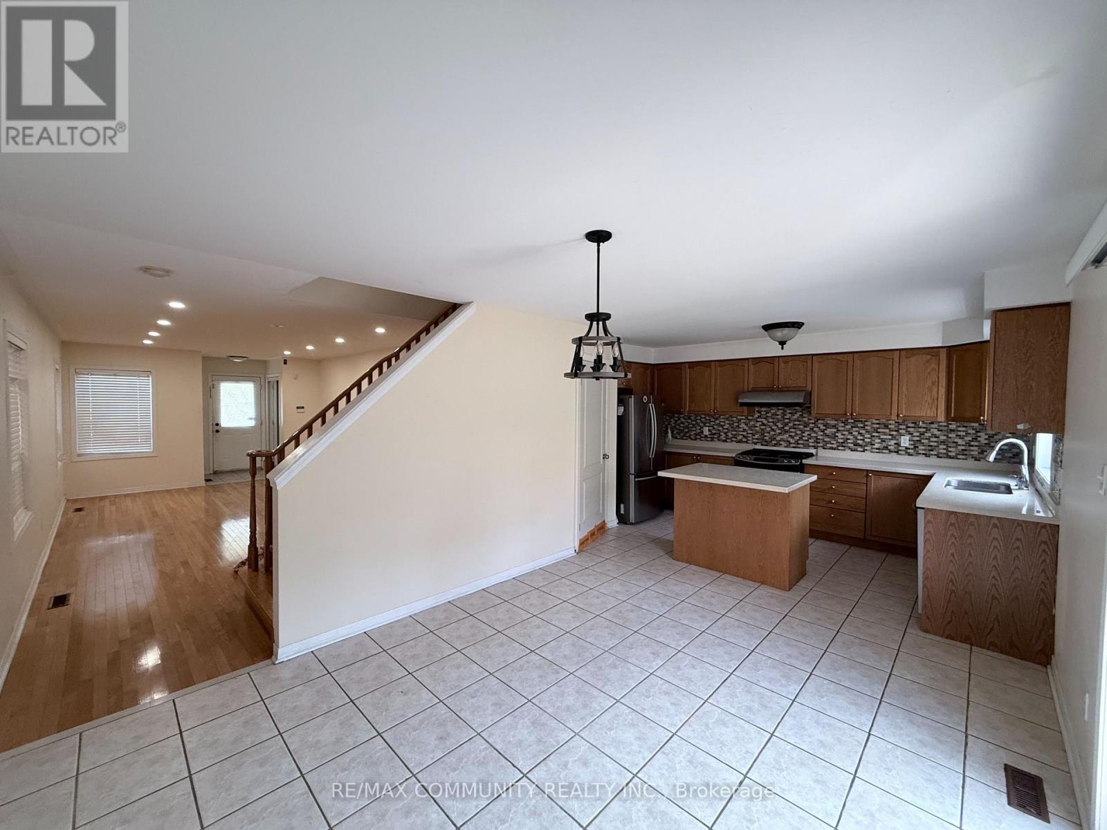 26 Grosbeak Crescent, Toronto, Ontario  M1X 1X1 - Photo 6 - E13553526