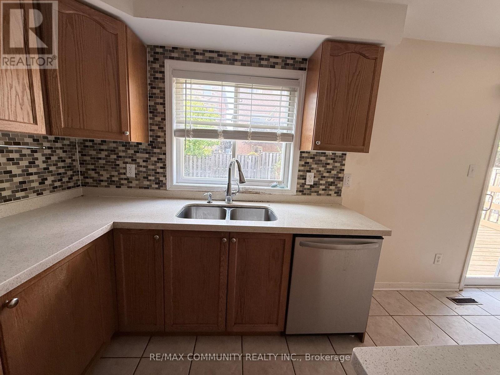 26 Grosbeak Crescent, Toronto, Ontario  M1X 1X1 - Photo 8 - E13553526
