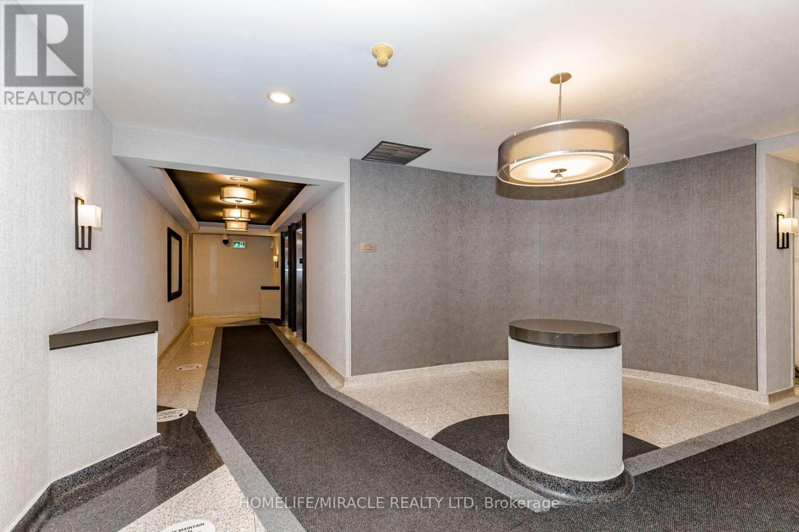 804 - 12 Laurelcrest Street, Brampton, Ontario  L6S 5Y4 - Photo 4 - W13678688