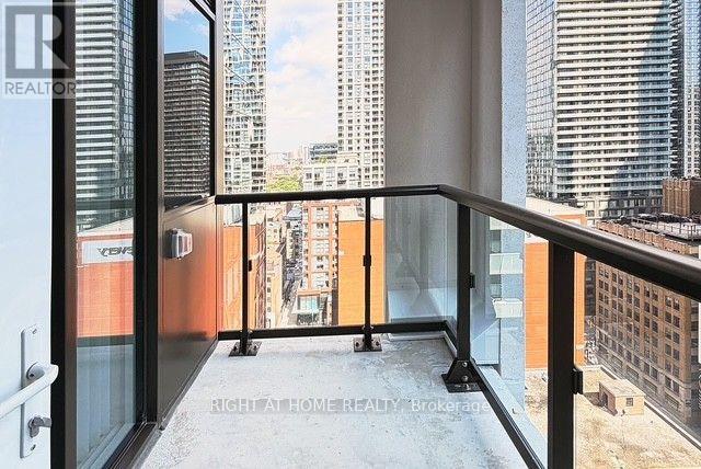 2206 - 400 King Street W, Toronto, Ontario  M5V 0X8 - Photo 9 - C13678652