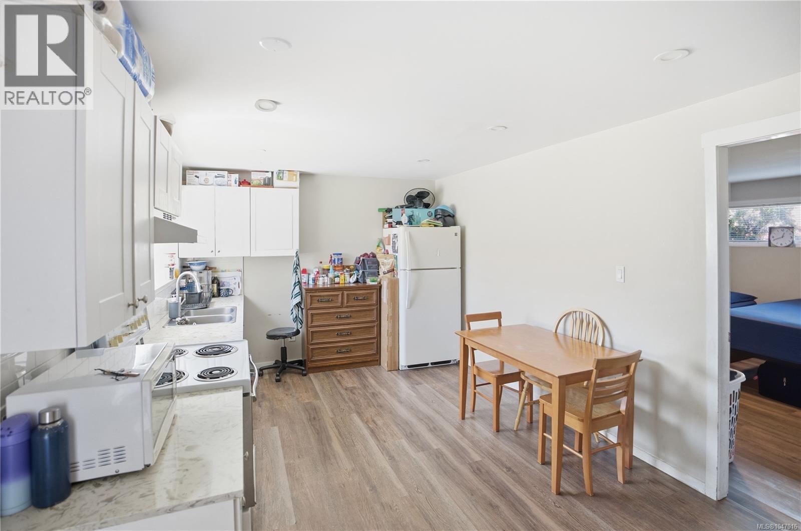 3971 Cedarwood St, Saanich, British Columbia  V8N 3N3 - Photo 10 - 1047016