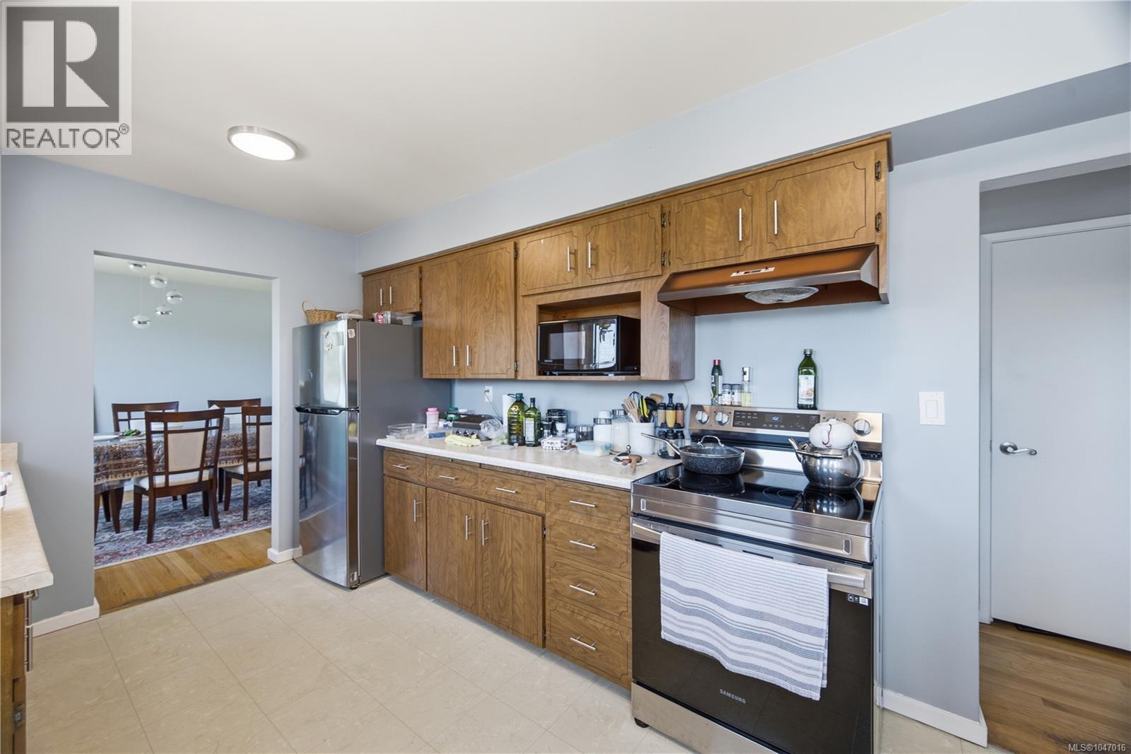 3971 Cedarwood St, Saanich, British Columbia  V8N 3N3 - Photo 15 - 1047016