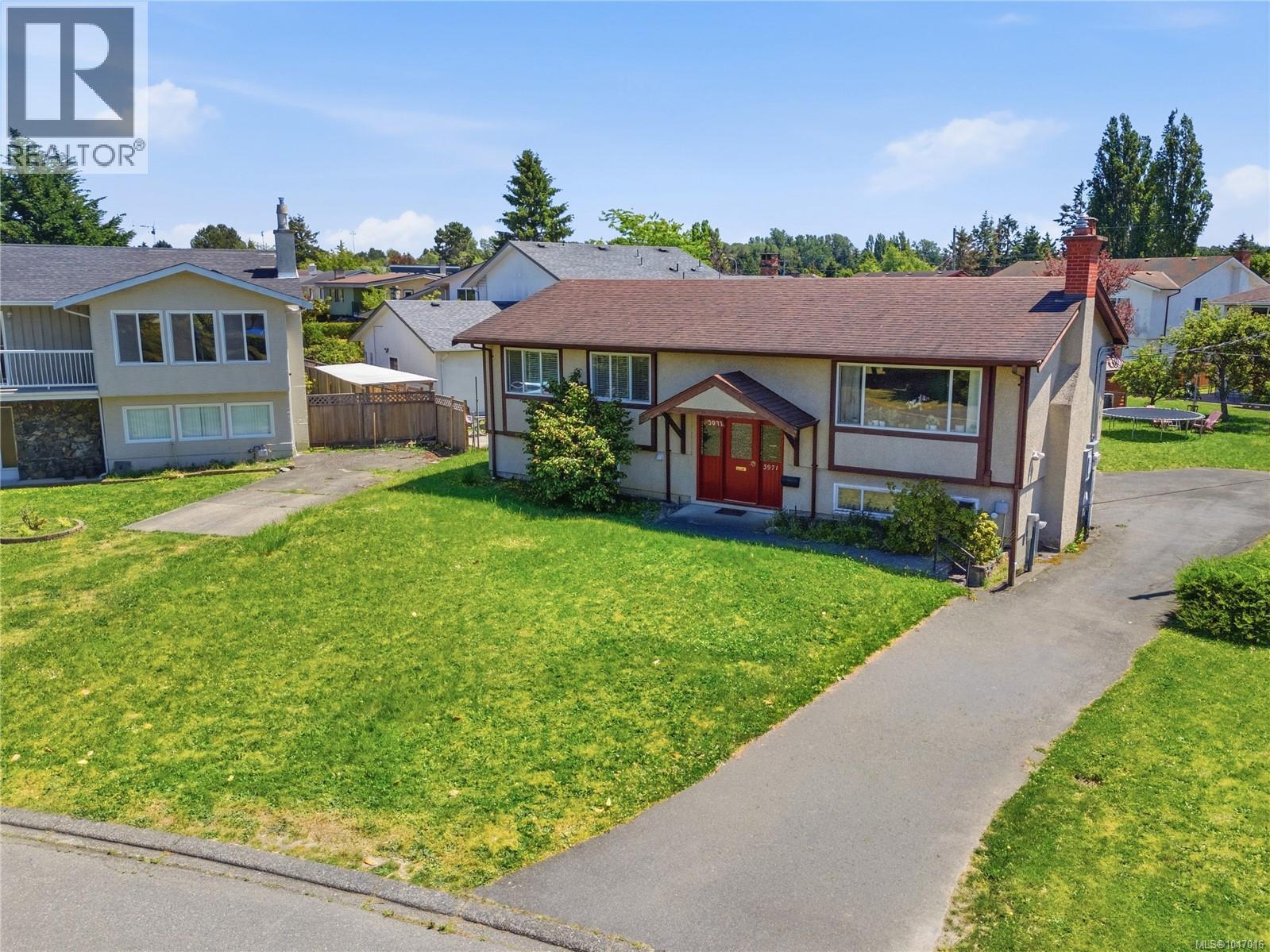 3971 Cedarwood St, Saanich, British Columbia  V8N 3N3 - Photo 4 - 1047016