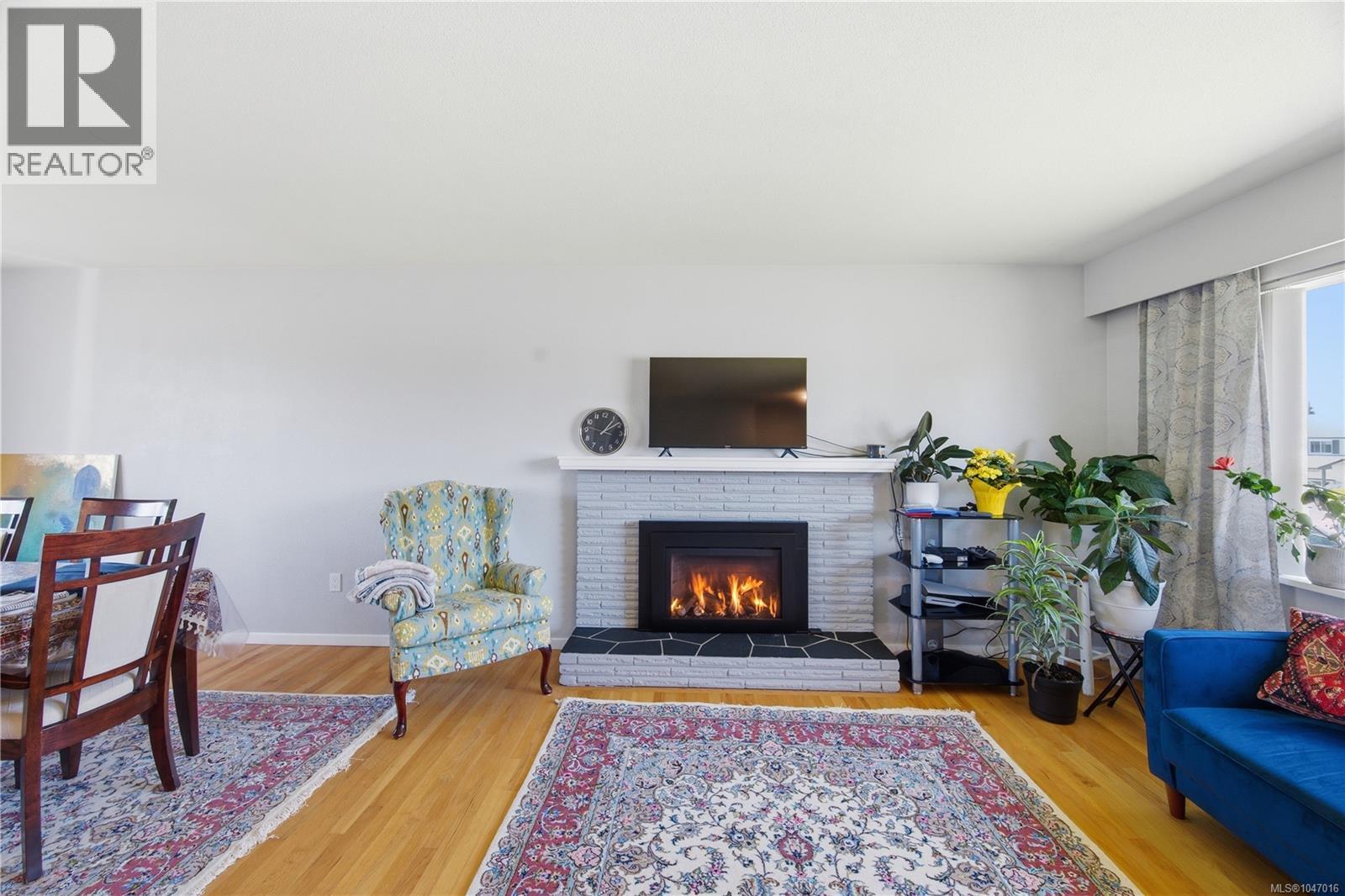 3971 Cedarwood St, Saanich, British Columbia  V8N 3N3 - Photo 7 - 1047016
