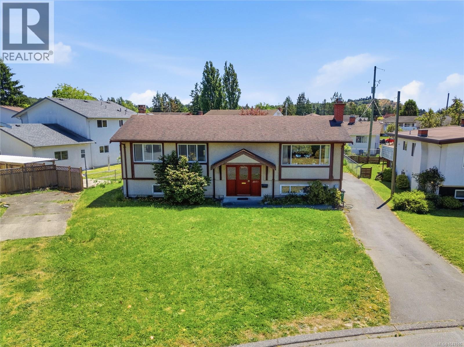 3971 Cedarwood St, Saanich, British Columbia  V8N 3N3 - Photo 3 - 1047016