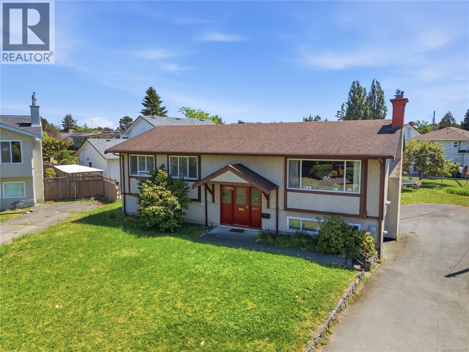 3971 Cedarwood St, Saanich, British Columbia  V8N 3N3 - Photo 2 - 1047016