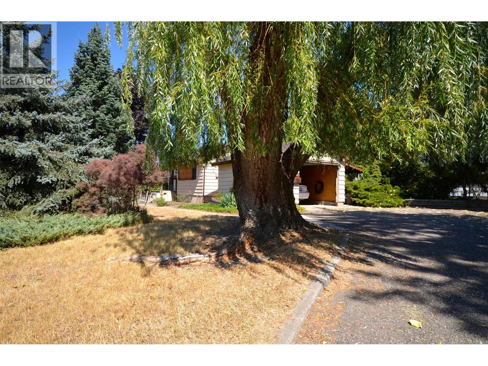 7609 Cunliffe Road, Coldstream, British Columbia  V1B 1T4 - Photo 3 - 10397577