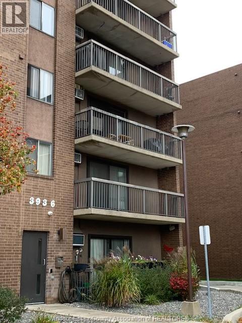 3936 WYANDOTTE Unit# 211, Windsor, Ontario