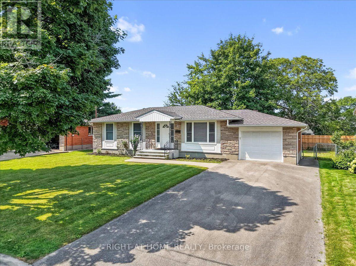 43 Monarch Park Drive, St. Catharines, Ontario  L2M 3K8 - Photo 2 - X13677784