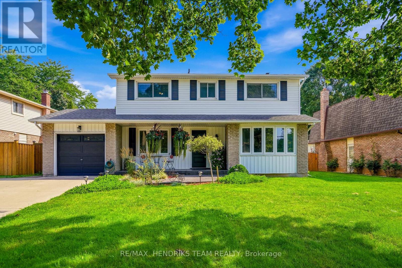 4 ROYAL ORCHARD CRESCENT, St. Catharines, Ontario