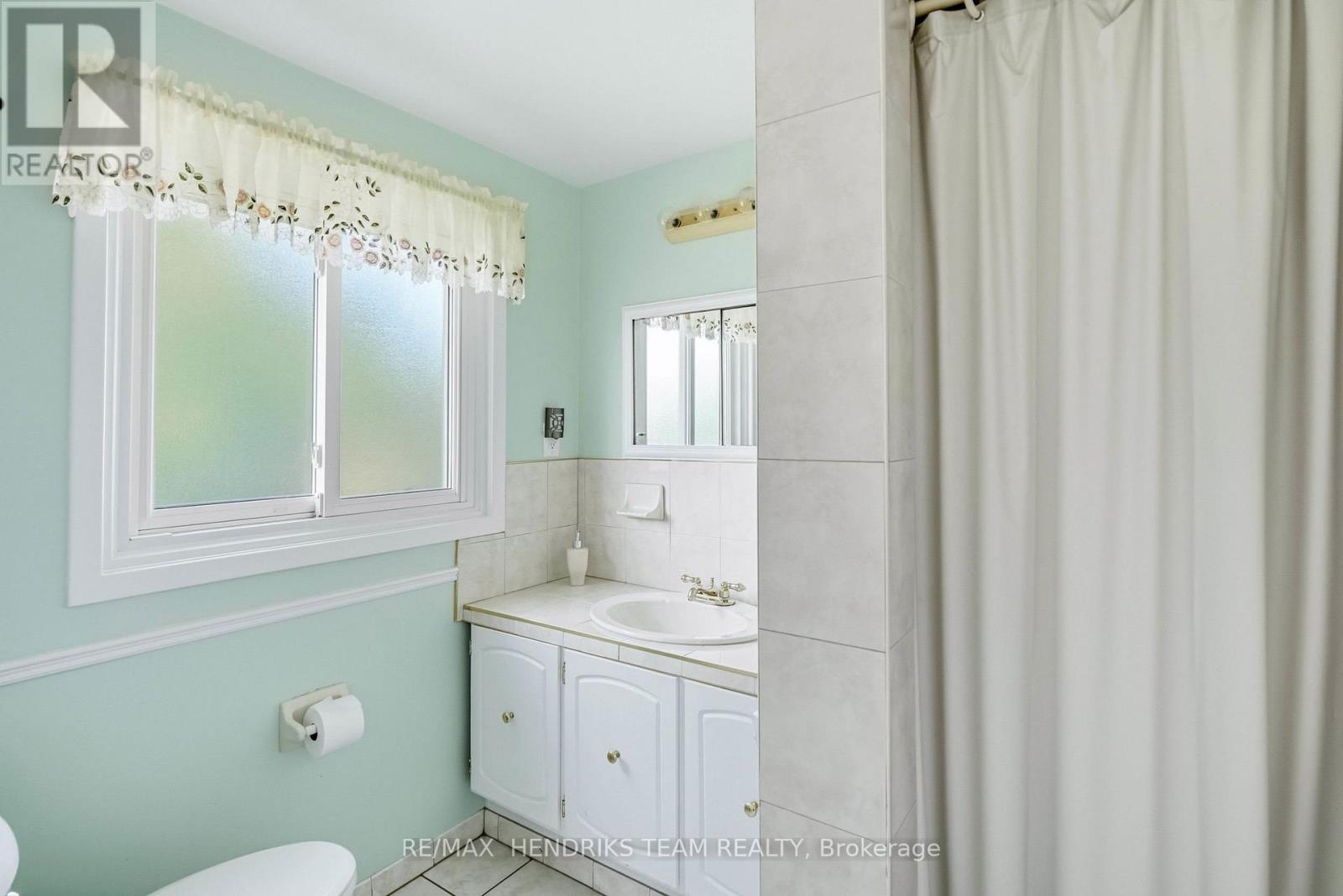 4 Royal Orchard Crescent, St. Catharines, Ontario  L2N 4E9 - Photo 22 - X13678726