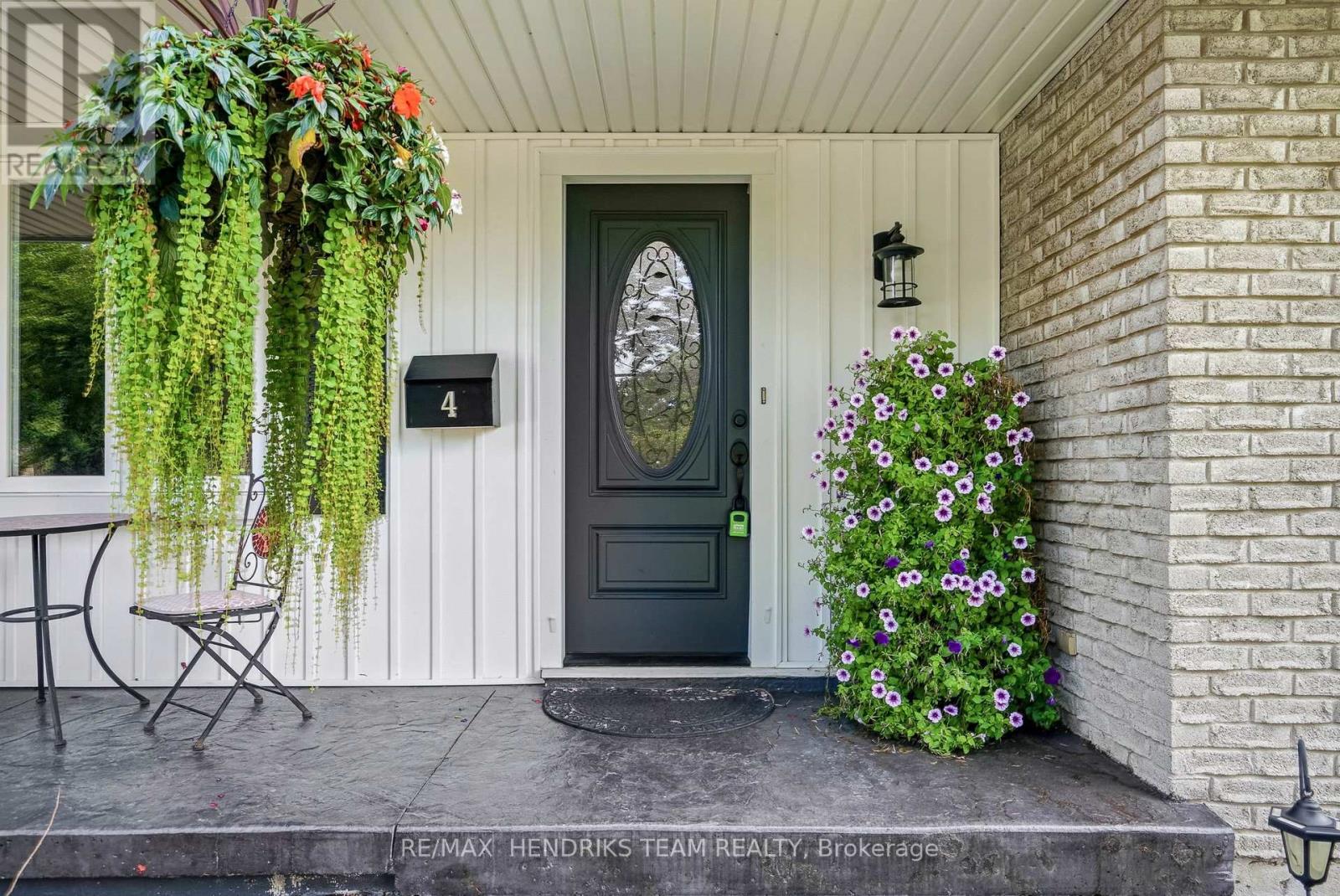 4 Royal Orchard Crescent, St. Catharines, Ontario  L2N 4E9 - Photo 4 - X13678726
