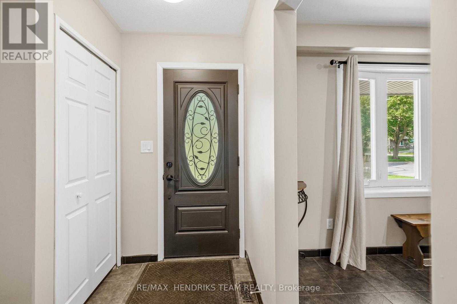 4 Royal Orchard Crescent, St. Catharines, Ontario  L2N 4E9 - Photo 6 - X13678726