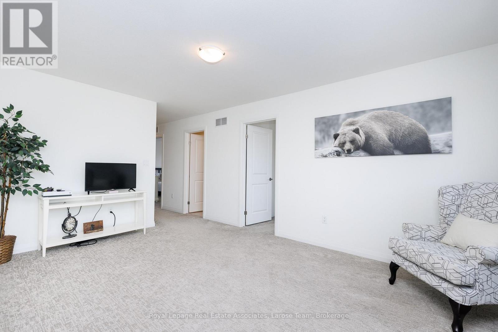 Main And 2nd Floor - 31 Willson Drive, Thorold, Ontario  L2V 0M3 - Photo 13 - X13599086