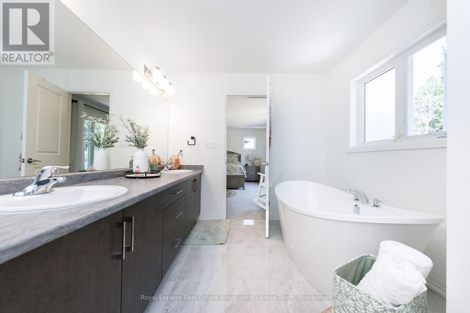 Main And 2nd Floor - 31 Willson Drive, Thorold, Ontario  L2V 0M3 - Photo 18 - X13599086