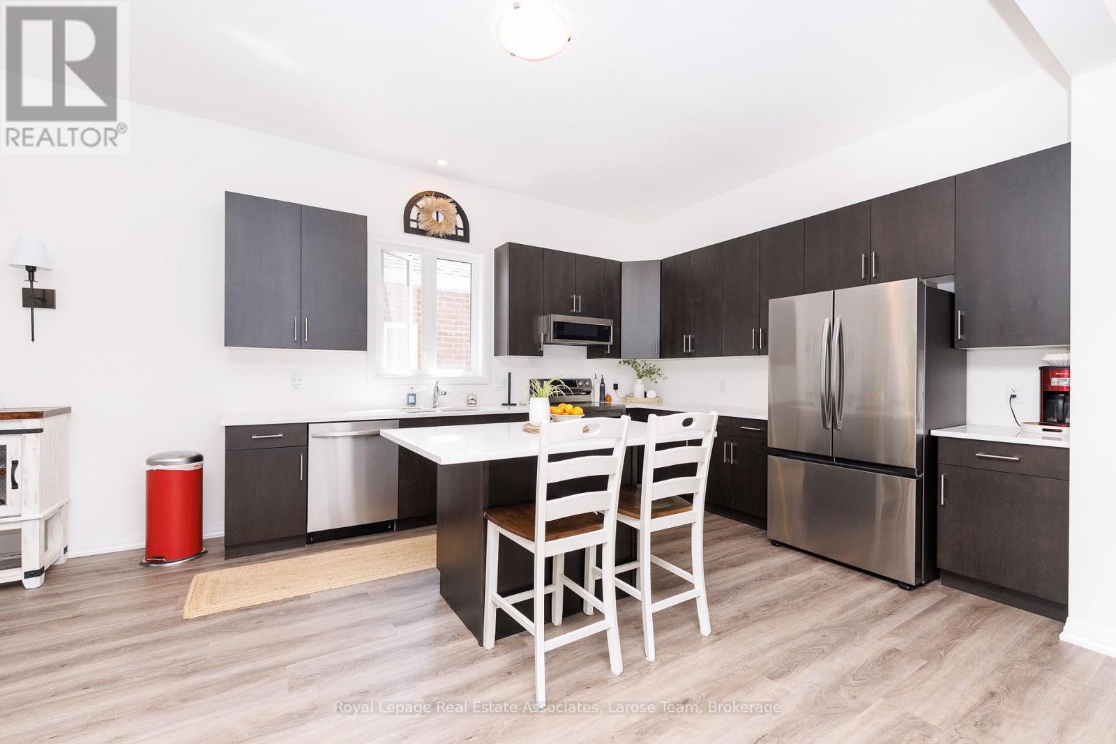 Main And 2nd Floor - 31 Willson Drive, Thorold, Ontario  L2V 0M3 - Photo 9 - X13599086