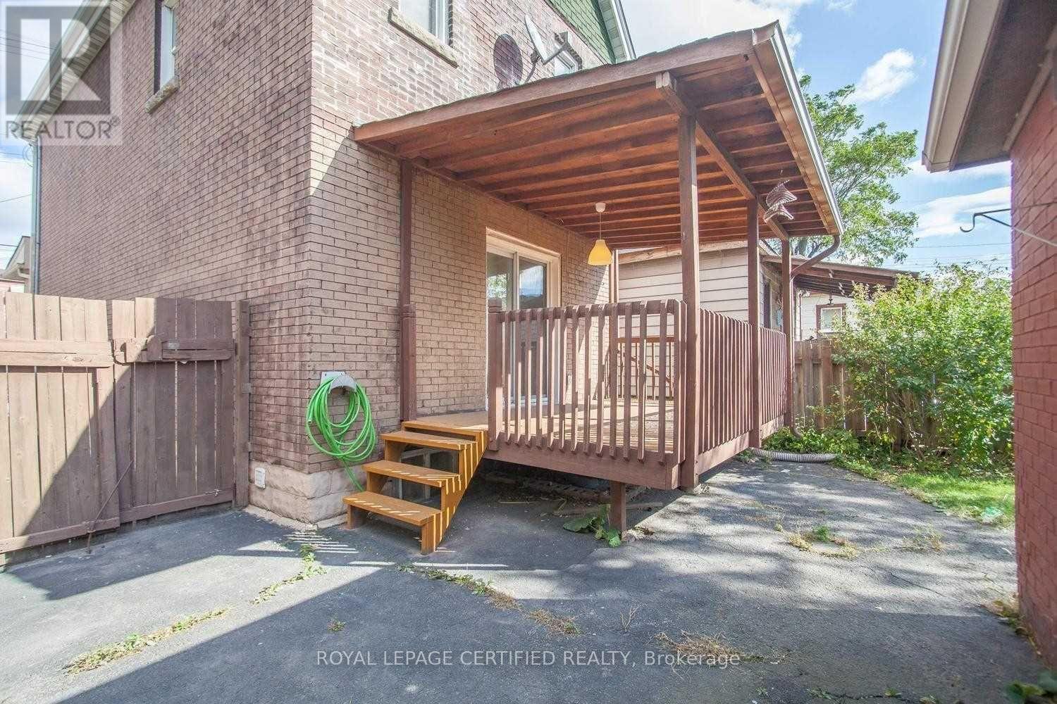 116 Beach Road, Hamilton, Ontario  L8L 3Z9 - Photo 2 - X13678724