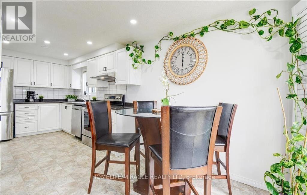 501 Highbrook Court, Kitchener, Ontario  N2E 3P4 - Photo 4 - X13678734