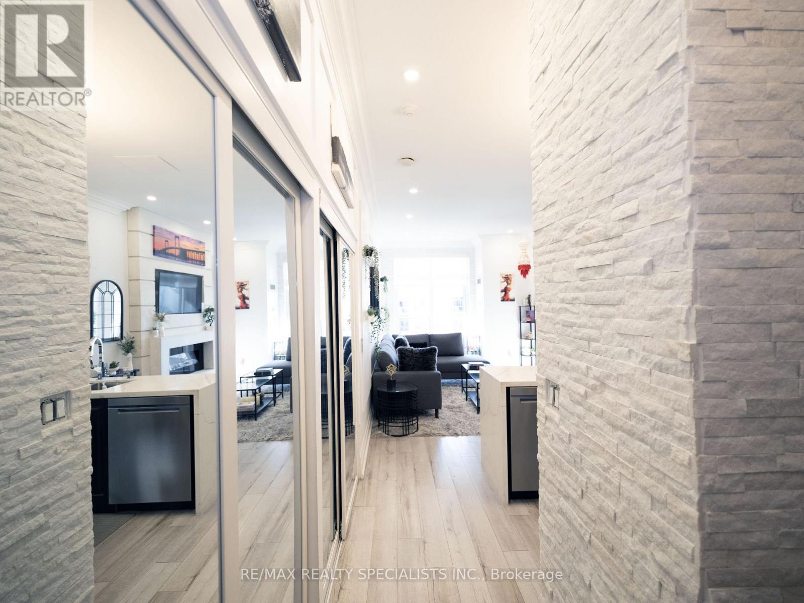 3108 - 4090 Living Arts Drive, Mississauga, Ontario  L5B 4M8 - Photo 2 - W13676510