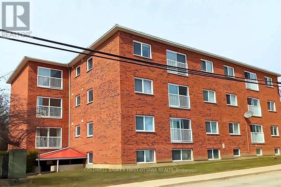 2 - 2 RIDEAU STREET, westport, Ontario