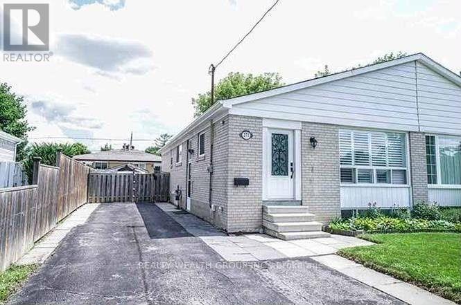271 Mcconvey Drive, Richmond Hill (Crosby), Ontario  L4C 3K1 - Photo 2 - N13678768
