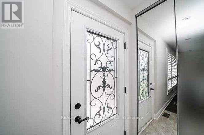 271 Mcconvey Drive, Richmond Hill (Crosby), Ontario  L4C 3K1 - Photo 5 - N13678768