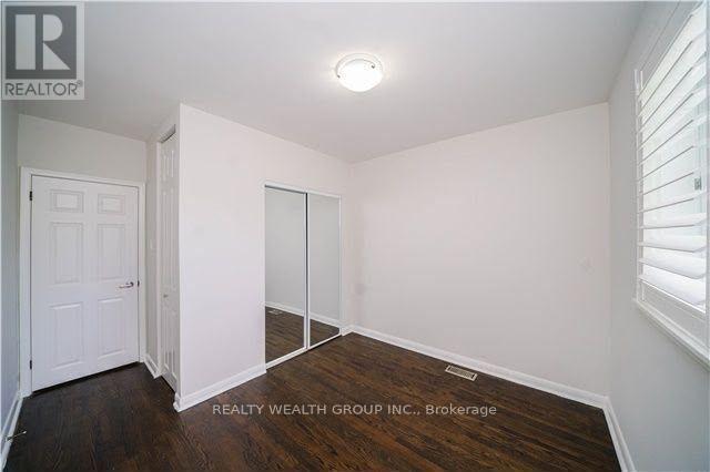 271 Mcconvey Drive, Richmond Hill (Crosby), Ontario  L4C 3K1 - Photo 9 - N13678768