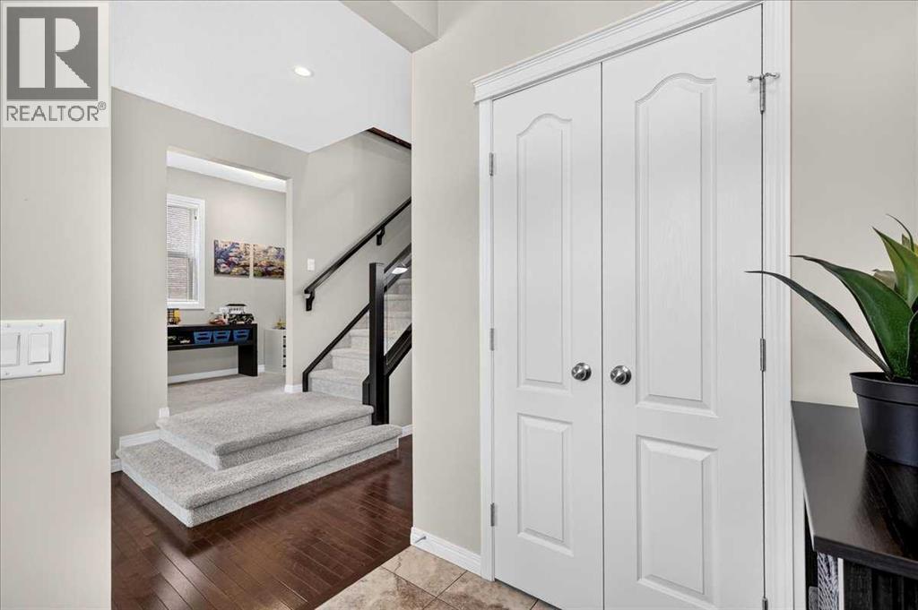 60 Mahogany Grove Se, Calgary, Alberta  T3M 1W9 - Photo 4 - A2336662