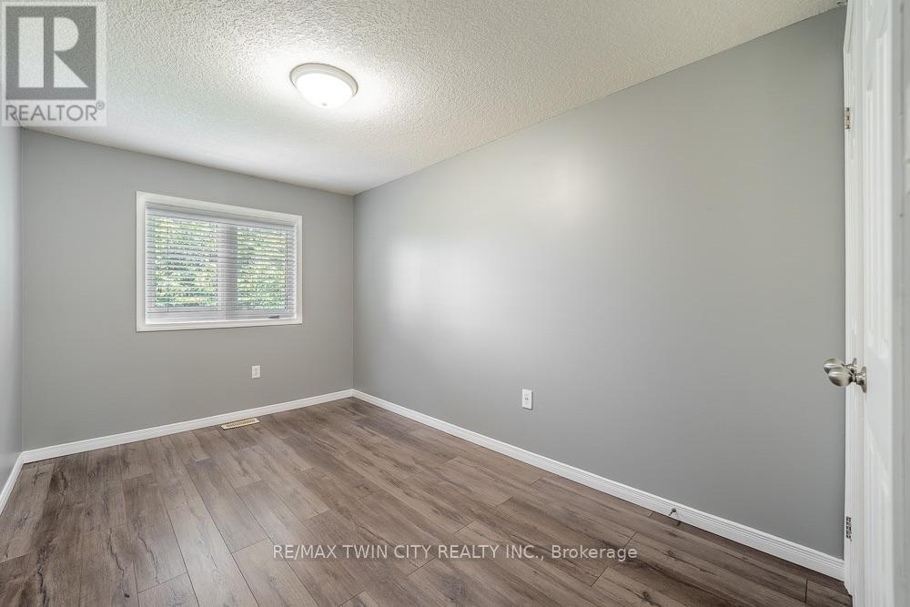 A8 - 20 David Bergey Drive, Kitchener, Ontario  N2E 0B1 - Photo 13 - X13655674