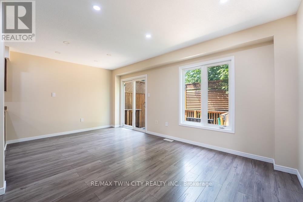 A8 - 20 David Bergey Drive, Kitchener, Ontario  N2E 0B1 - Photo 11 - X13655674
