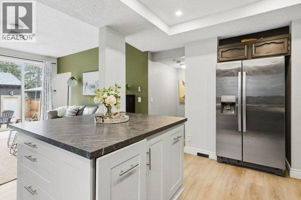 3605 Kerry Park Road SW, Calgary, Alberta  T3E 4S5 - Photo 12 - A2337050