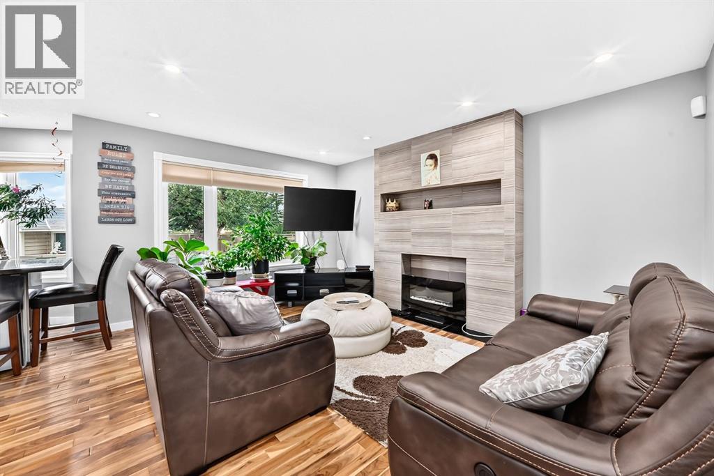 139 Hawkville Close Nw, Calgary, Alberta  T3G 3C3 - Photo 4 - A2337492