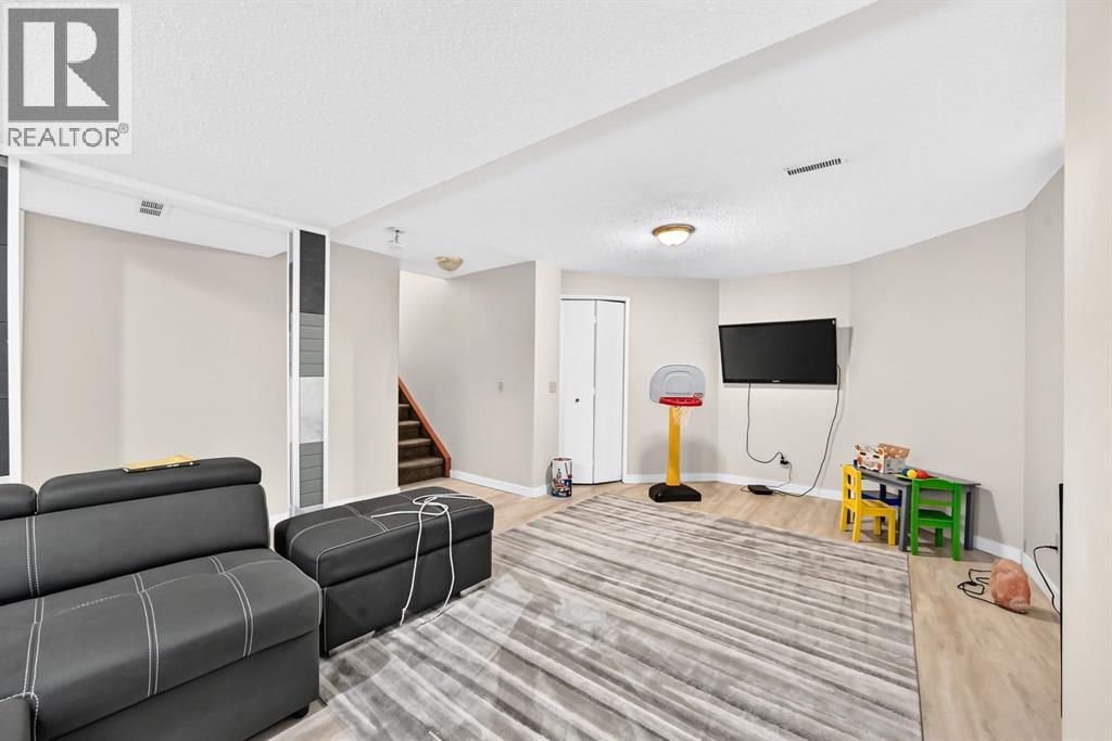 139 Hawkville Close Nw, Calgary, Alberta  T3G 3C3 - Photo 33 - A2337492