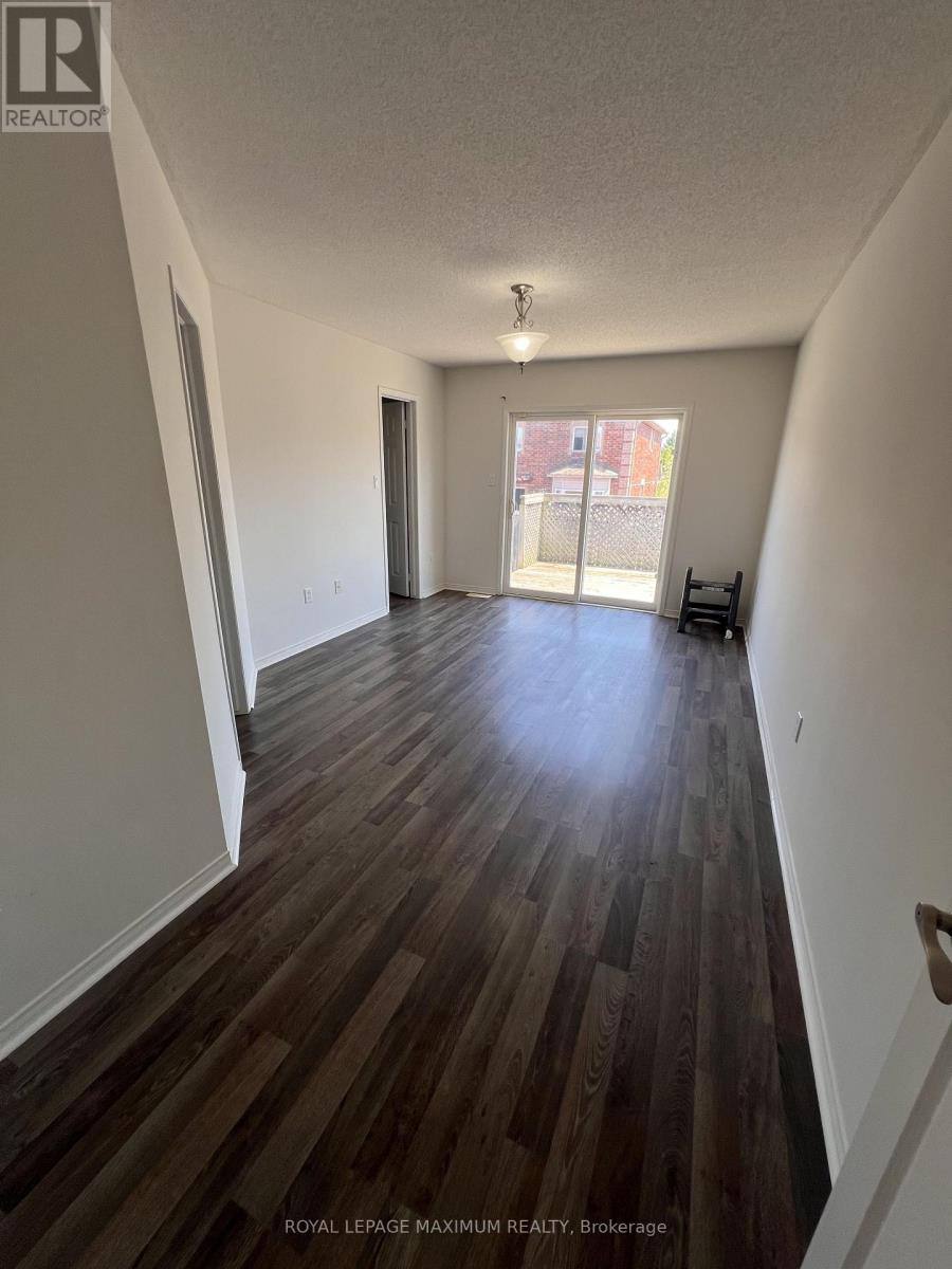 Main - 82 Ambler Bay, Barrie, Ontario  L4M 7A6 - Photo 10 - S13678820