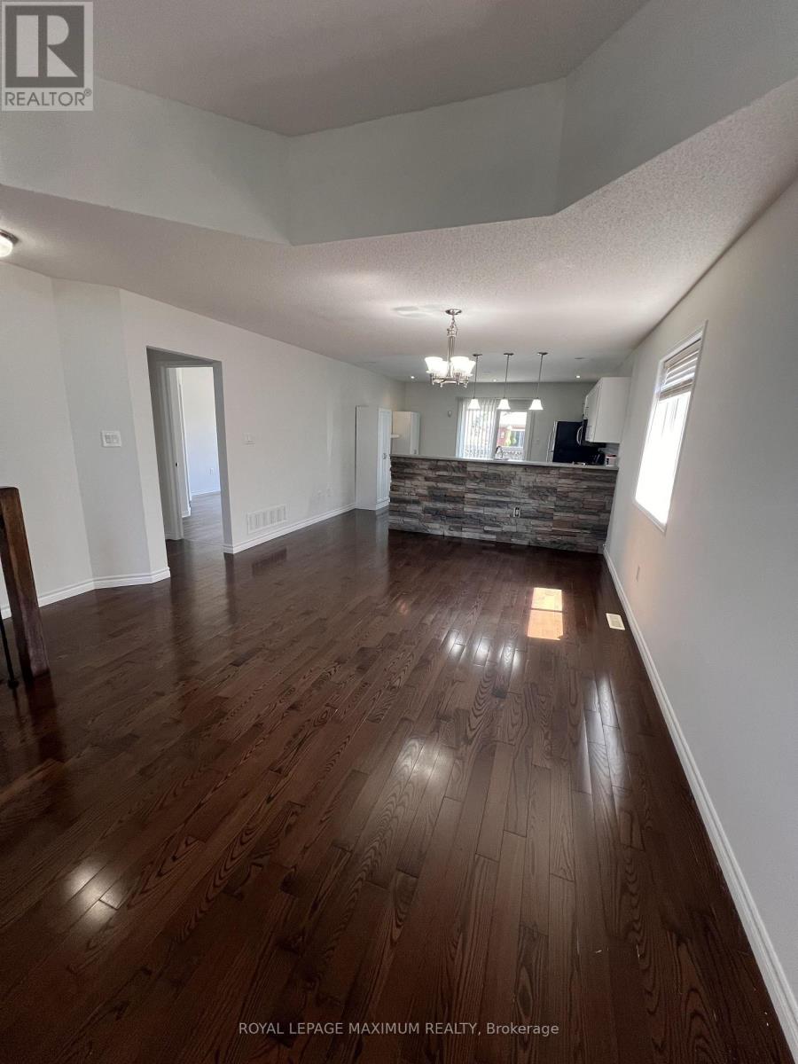 Main - 82 Ambler Bay, Barrie, Ontario  L4M 7A6 - Photo 5 - S13678820