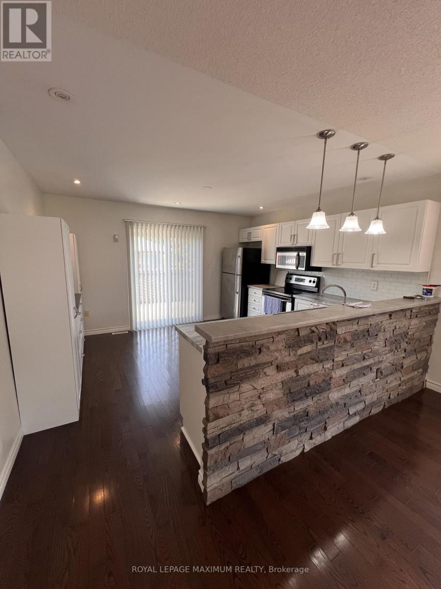 Main - 82 Ambler Bay, Barrie, Ontario  L4M 7A6 - Photo 6 - S13678820