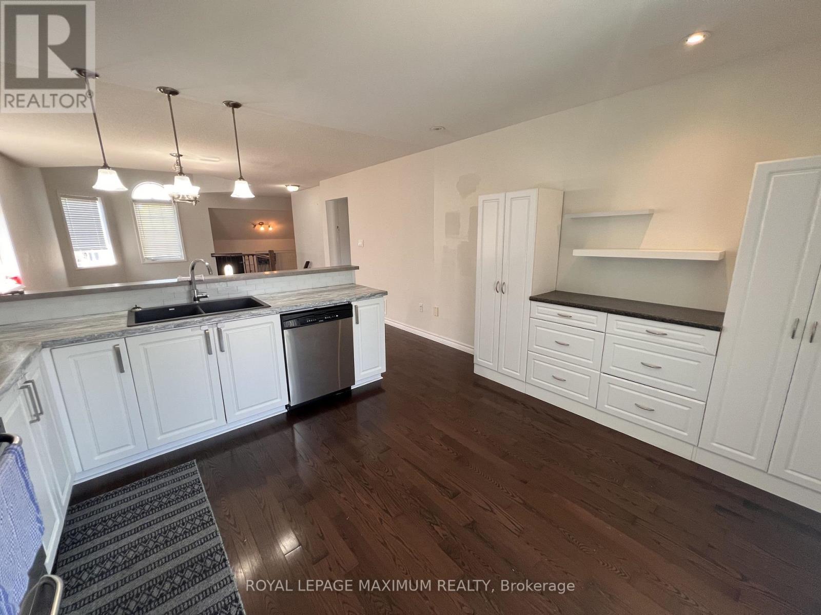 Main - 82 Ambler Bay, Barrie, Ontario  L4M 7A6 - Photo 9 - S13678820
