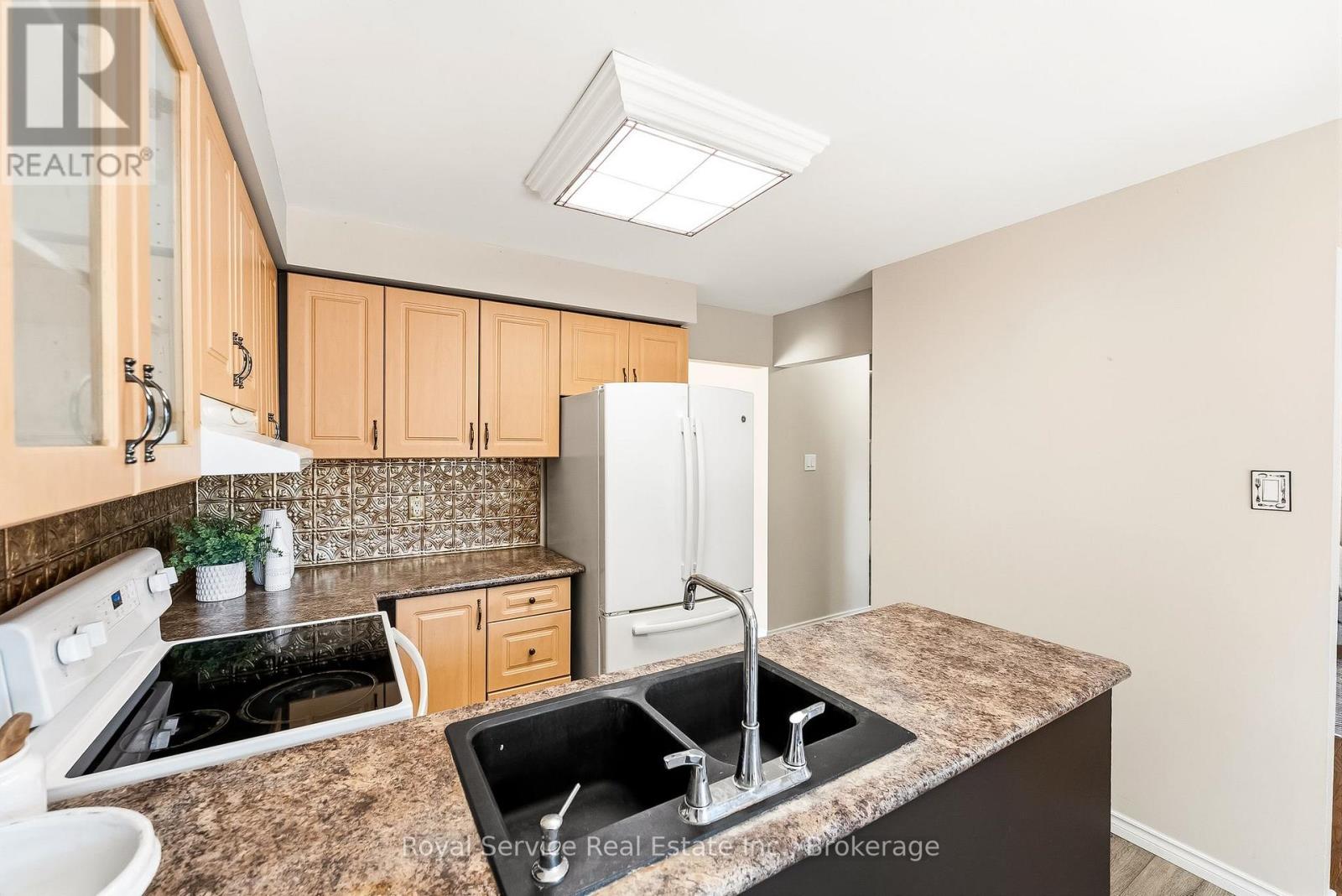 6 Gilmour Drive, Ajax (Central), Ontario  L1S 5J8 - Photo 15 - E13678832
