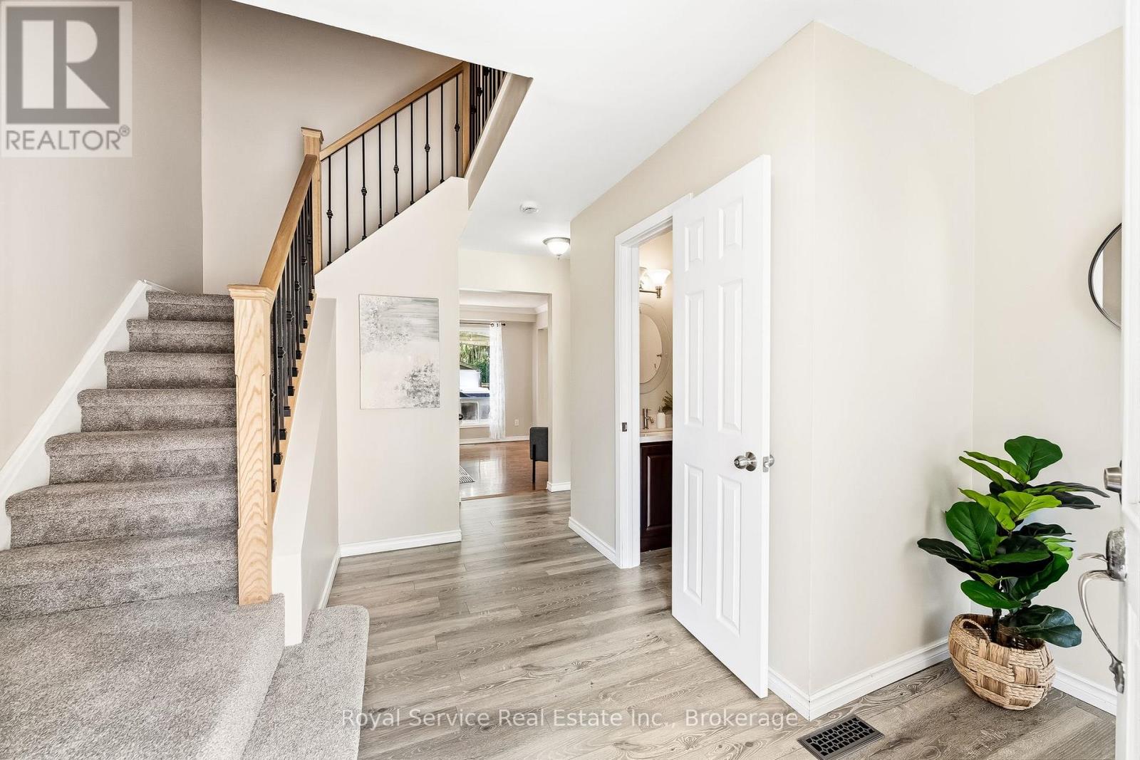 6 Gilmour Drive, Ajax (Central), Ontario  L1S 5J8 - Photo 5 - E13678832