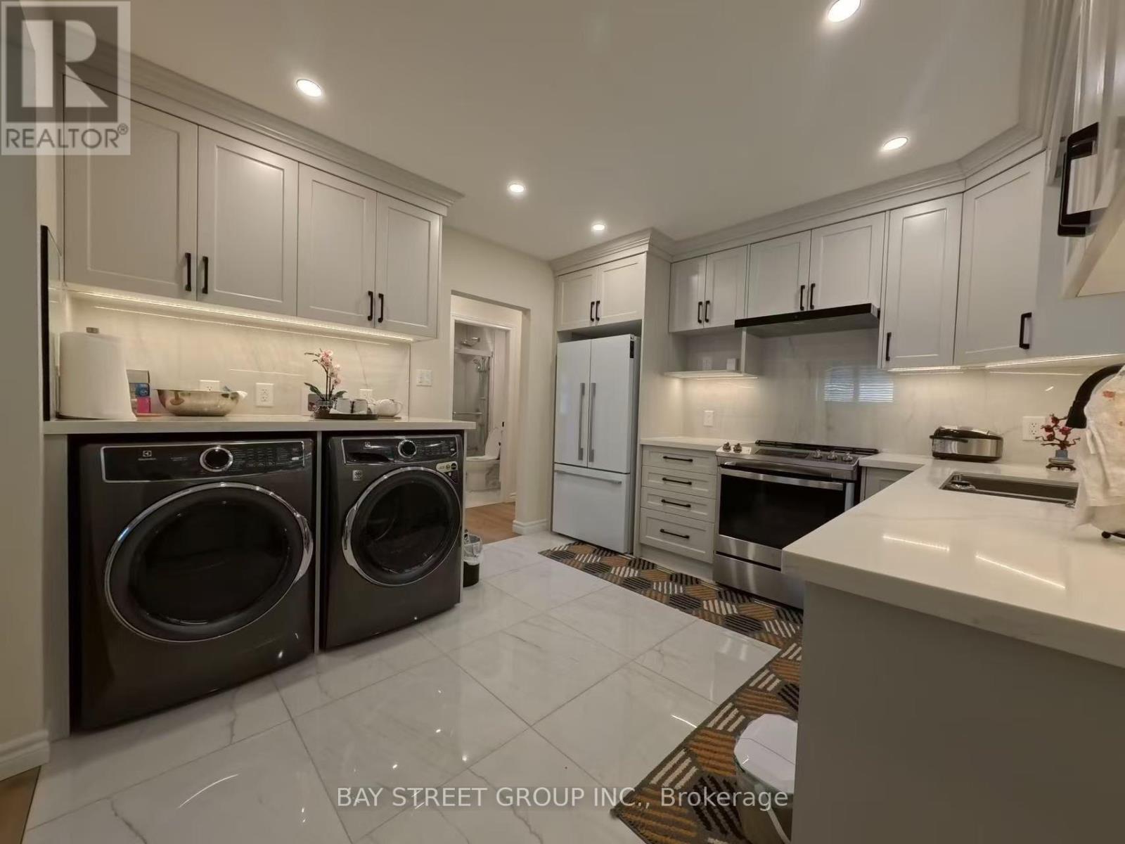 402 Osiris Drive, Richmond Hill, Ontario  L4C 2P9 - Photo 11 - N13678834