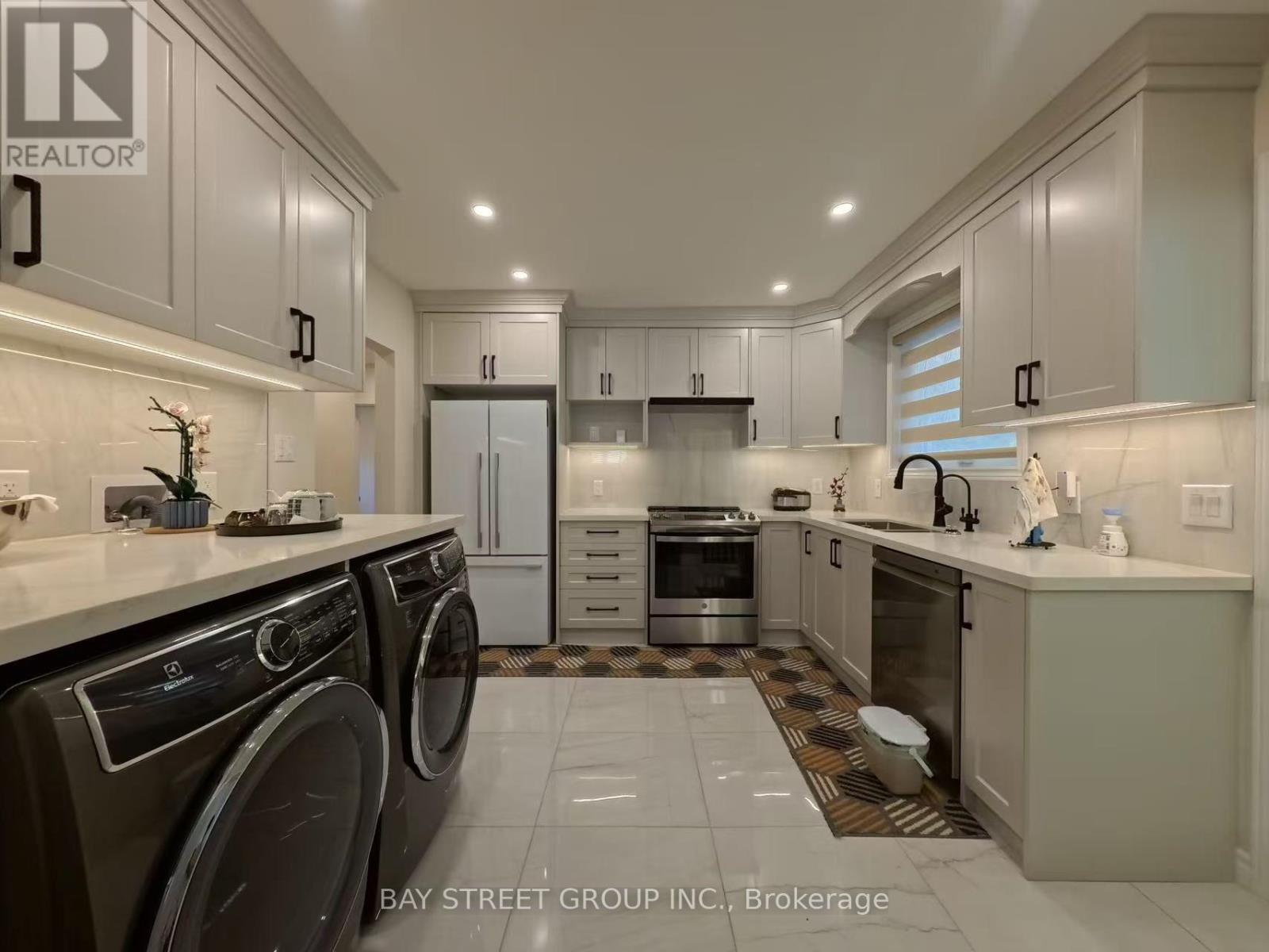 402 Osiris Drive, Richmond Hill, Ontario  L4C 2P9 - Photo 12 - N13678834