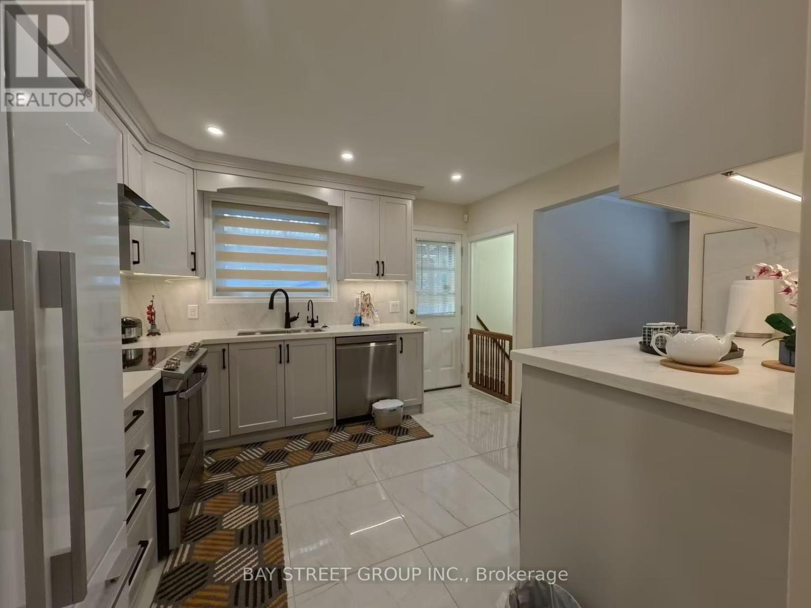 402 Osiris Drive, Richmond Hill, Ontario  L4C 2P9 - Photo 13 - N13678834
