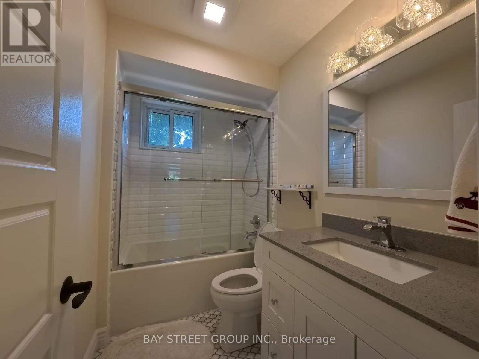 402 Osiris Drive, Richmond Hill, Ontario  L4C 2P9 - Photo 17 - N13678834