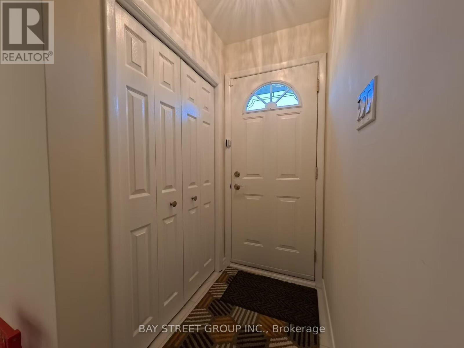 402 Osiris Drive, Richmond Hill, Ontario  L4C 2P9 - Photo 4 - N13678834