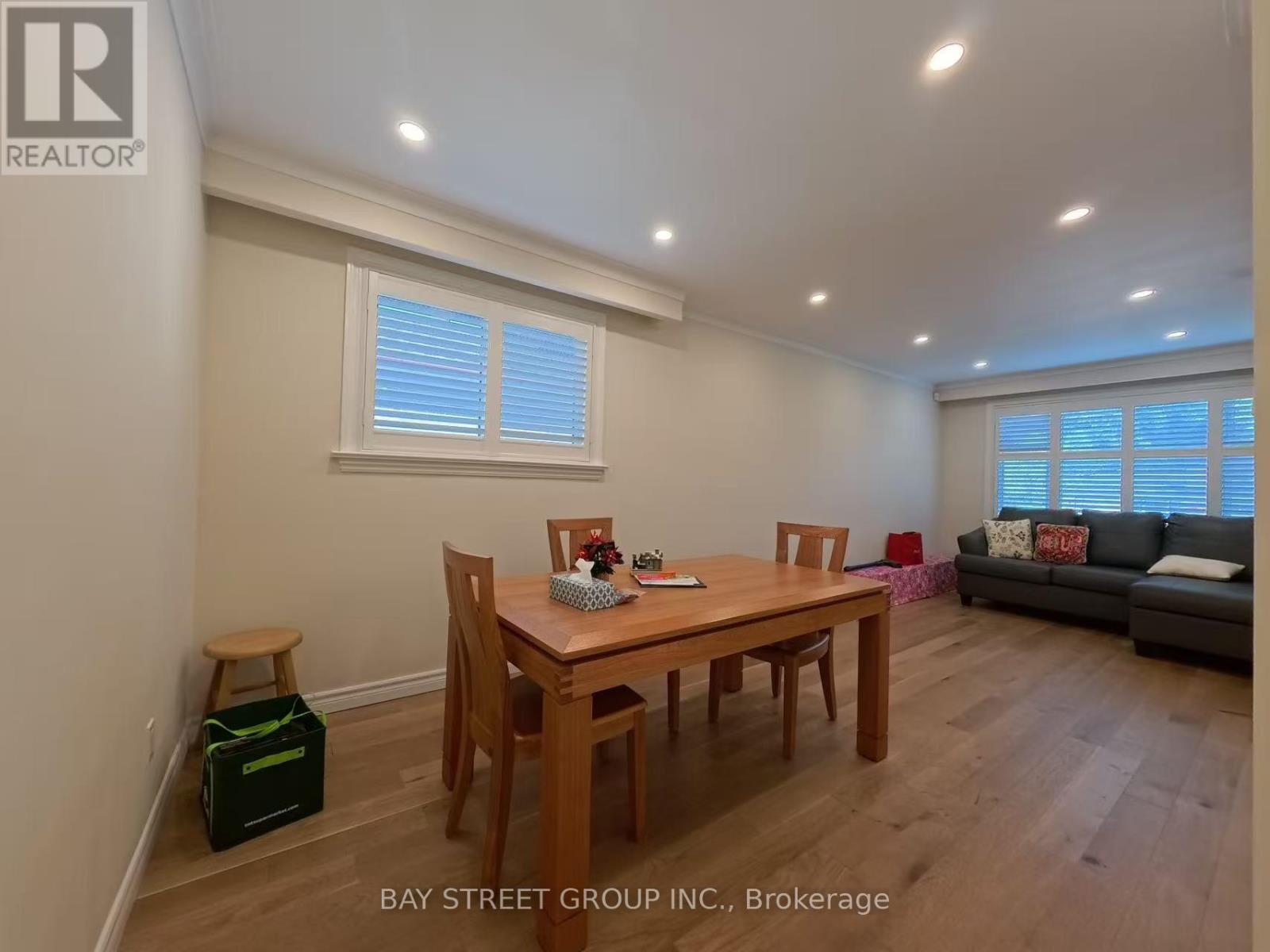 402 Osiris Drive, Richmond Hill, Ontario  L4C 2P9 - Photo 5 - N13678834