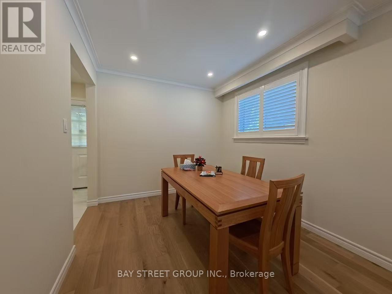 402 Osiris Drive, Richmond Hill, Ontario  L4C 2P9 - Photo 6 - N13678834